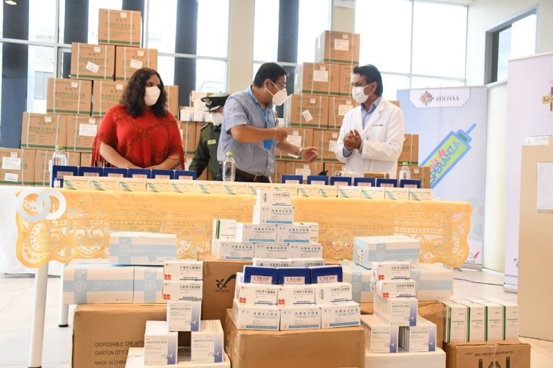 Presidente de Bolivia entrega medicamentos en el Nosocomio del Norte de Cochabamba