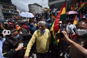 Arias marchando