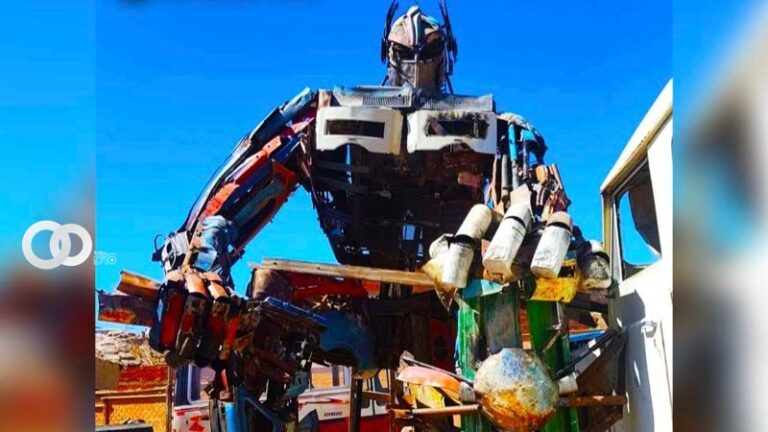 El robot de Optimus Prime construido en Potosí. Créditos Actualidad Potosí
