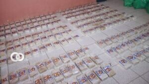 Los paquetes de droga secuestrados en el operativo. / Foto: Ministerio de Gobierno