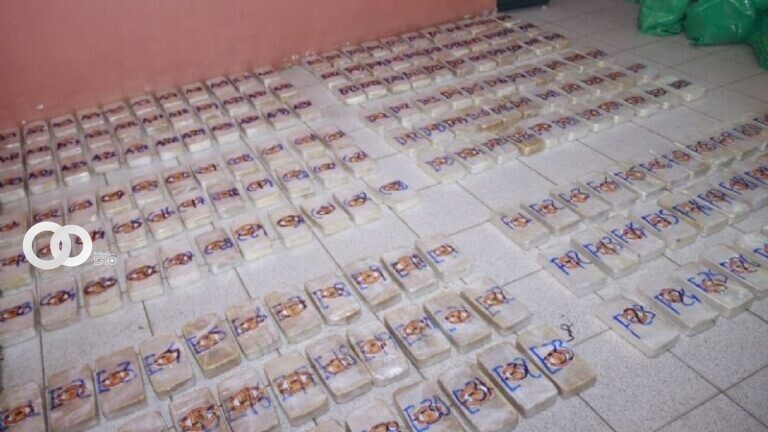 Los paquetes de droga secuestrados en el operativo. / Foto: Ministerio de Gobierno