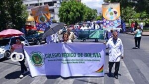 Los médicos iniciaron un paro desde el pasado 30 de enero, en señal de protesta contra algunos artículos de la Ley de Emergencia Sanitaria | Foto: Los Tiempos