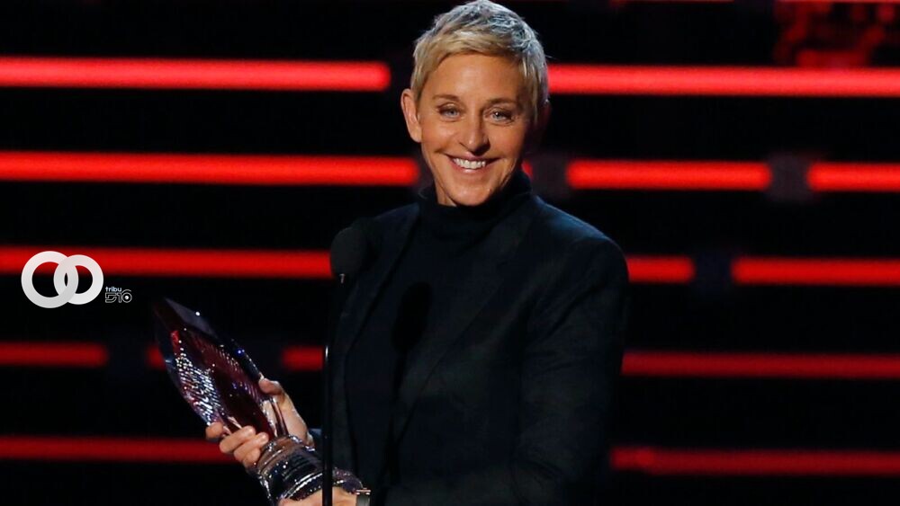DeGeneres aceptando el premio humanitario en los People's Choice Awards en 2016
