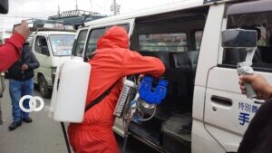 Realizan operativo de fumigación de vehículos y control de uso de barbijos