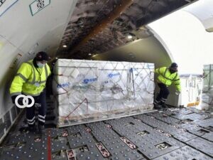 Llega a Bolivia 500.000 vacunas Sinopharm