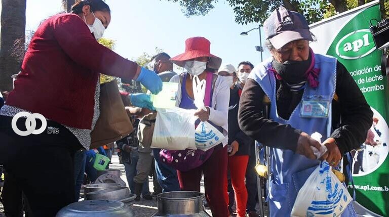 Productores de leche llegan a un acuerdo con el Gobierno y levantan bloqueos en Cochabamba
