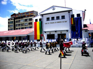 Universidad de la Armada boliviana ofrece cursos de capacitación