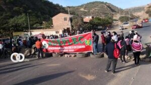 Inician bloqueo en el puente de Parotani en Cochabamba