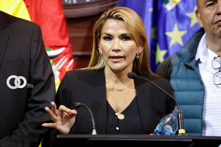 Defensa de Añez presenta recursos para declarar por los procesos en su contra