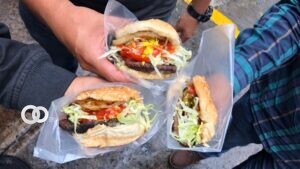 Vendedores de hamburguesas piden vender hasta las 22