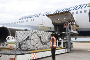 Llega a Bolivia 100.000 dosis de la vacuna Sputnik V y 2 millones de Capsulas de Avifavir