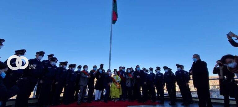 Alcalde de La Paz inicia fiestas julias con iza de bandera