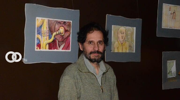 Cineasta realiza exposición de dibujos