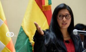 Eva Copa anuncia bono estudiantil para reactivar economía