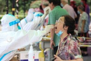 China aplica medidas más estrictas ante la variante Delta