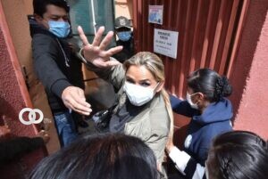 Determinan seis meses más de detención para Jeanine Ánez