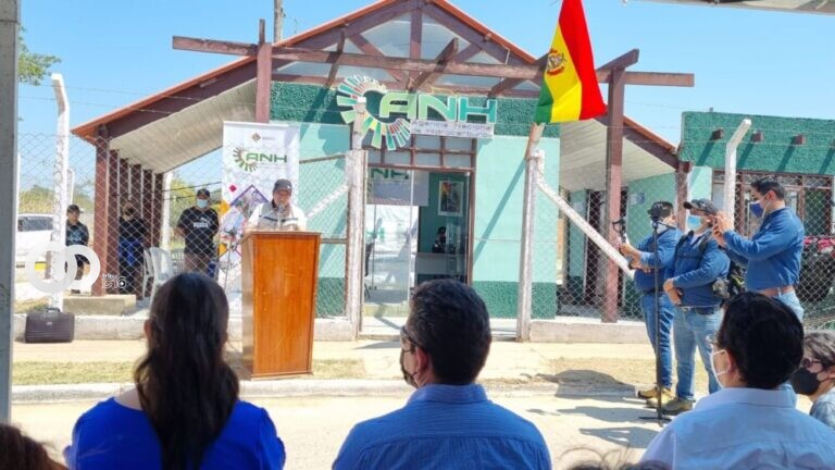 Acto de inauguración de las oficinas