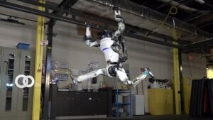 Robot que practica parkour