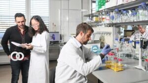 Científicos clínicos contra la covid-19