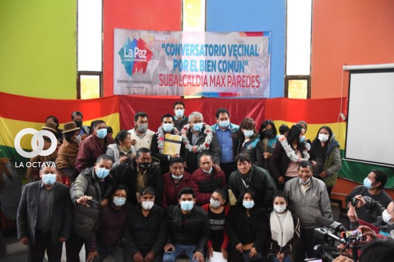 Entrega de castatros zona Bartolina Sisa