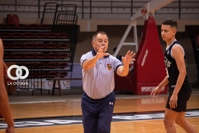 José Podskoc, entrenador de basquet