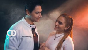 Huascar Hermosa y Adely en la filmación de "Locos"