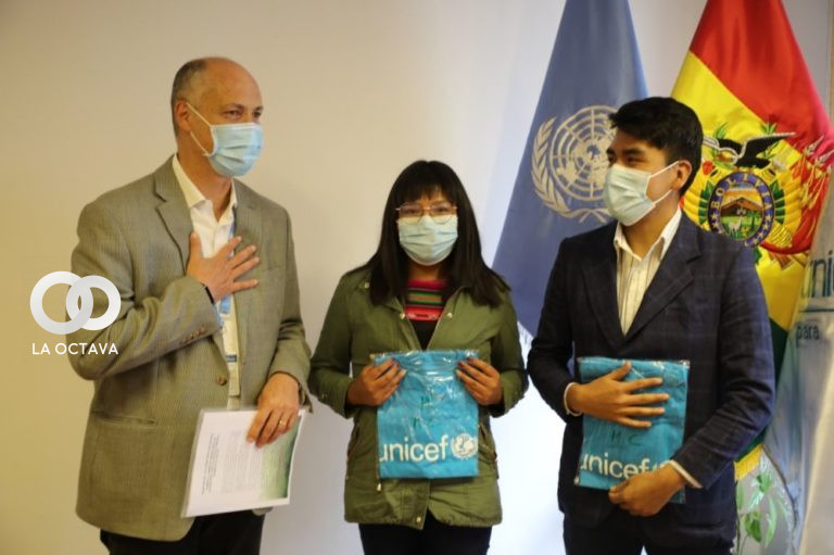 Crisrian ,Adriana y el representante de UNICEF