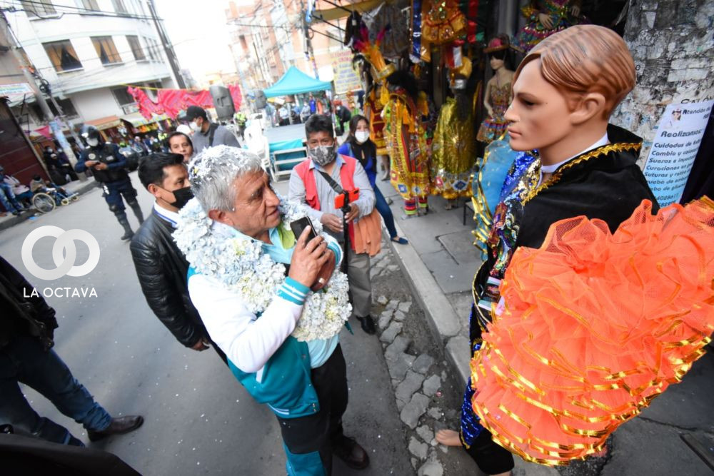 Iván Arias, Alcalde de La Paz, visita negocio de bordadores