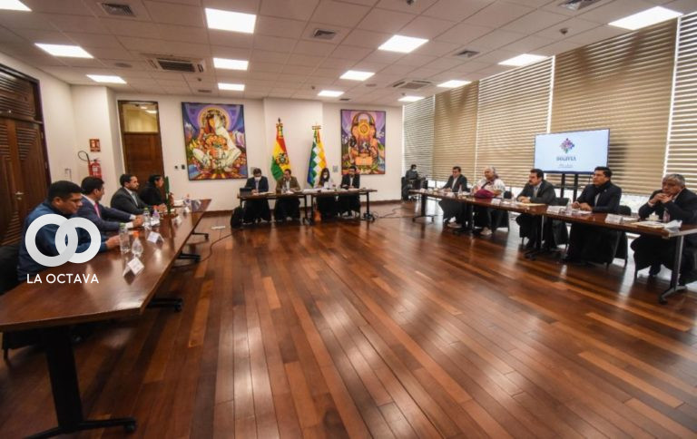 Reunión de Alcaldes capitales y El Alto es conducida por el Presidente Arce