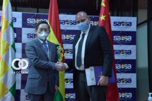 Bolivia recibe 3 millones de vacunas y un millón de jeringas donadas por China