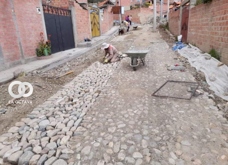 Inician empedrado de calles en San Antonio