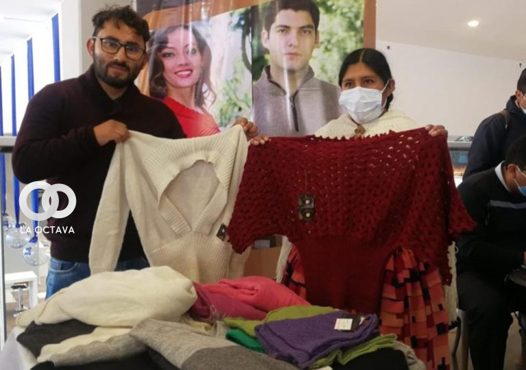 Premian con estatuilla a microempresarios en EL Alto