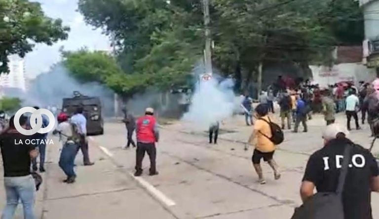Santa Cruz: enfrentamientos en la sede de campesinos