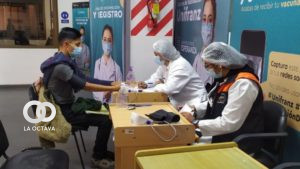 Centro de vacunación en UNIFRANZ El Alto
