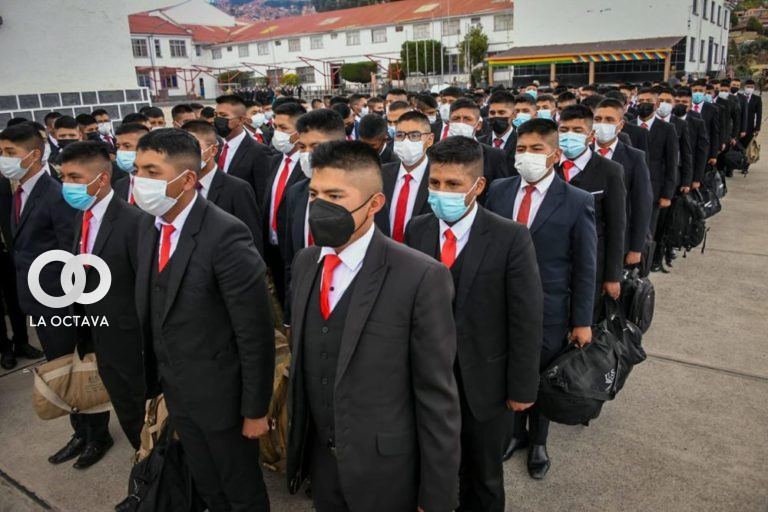 Más de 20 mil damas y varones del Primer Escalón 2021 se licencian en Bolivia