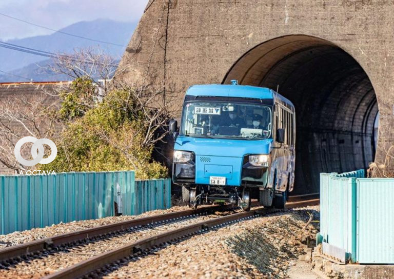 Bus-Tren japonés