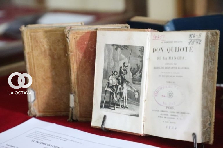 Una de las reliquias literarias de Alasita que está en exposición en la Biblioteca Municipal.