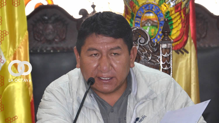 Gobernador de Potosí aseguró que la compra de ambulancias es legal