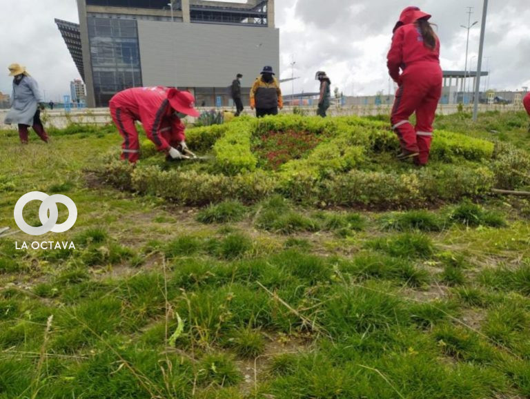 A días de su inauguración adornan jardines de la Terminal Metropolitana