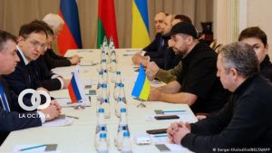 Delegaciones de Rusia y Ucrania en la negociación