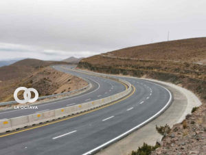 Construcción de la carretera doble vía Sucre - Yamparáez.