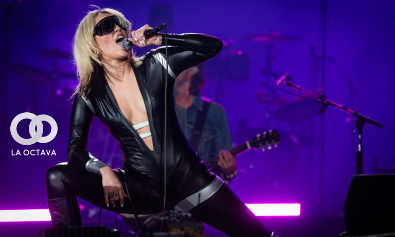 Mily Cyrus, con estilo Rock.