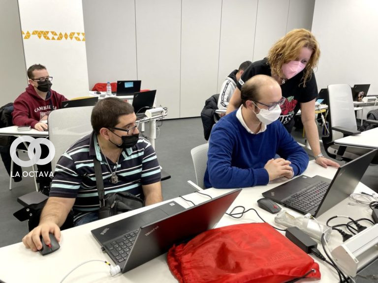 Profesiones digitales en beneficio a personas con discapacidad