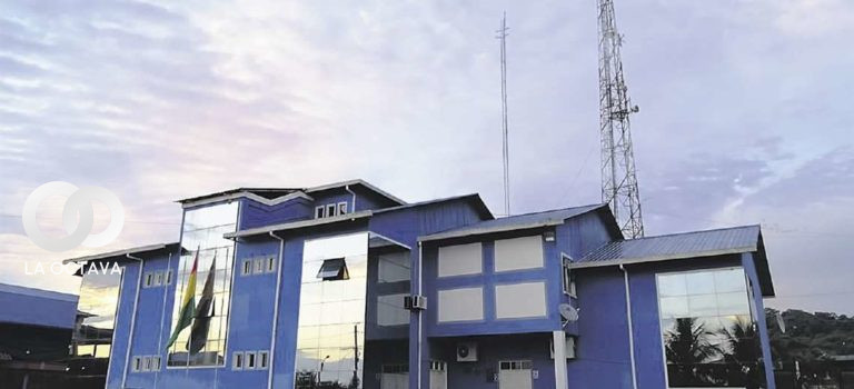 Las cabinas de la radio Kawsachun Coca