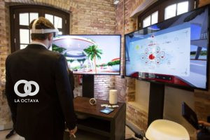 Usurario utiliza unas gafas de realidad virtual