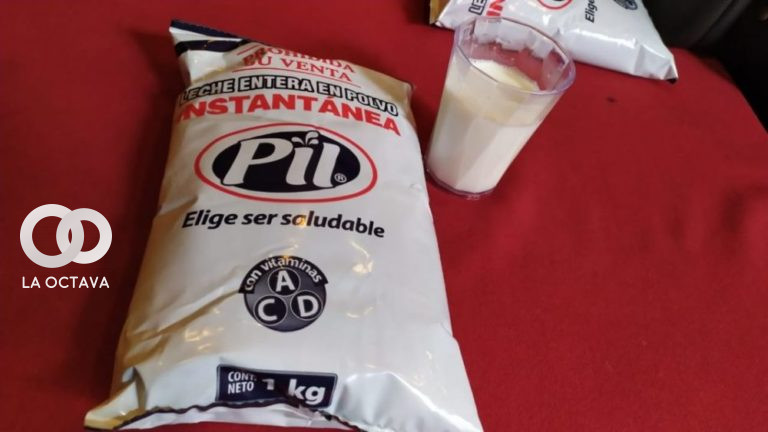 Leche para el desayuno escolar