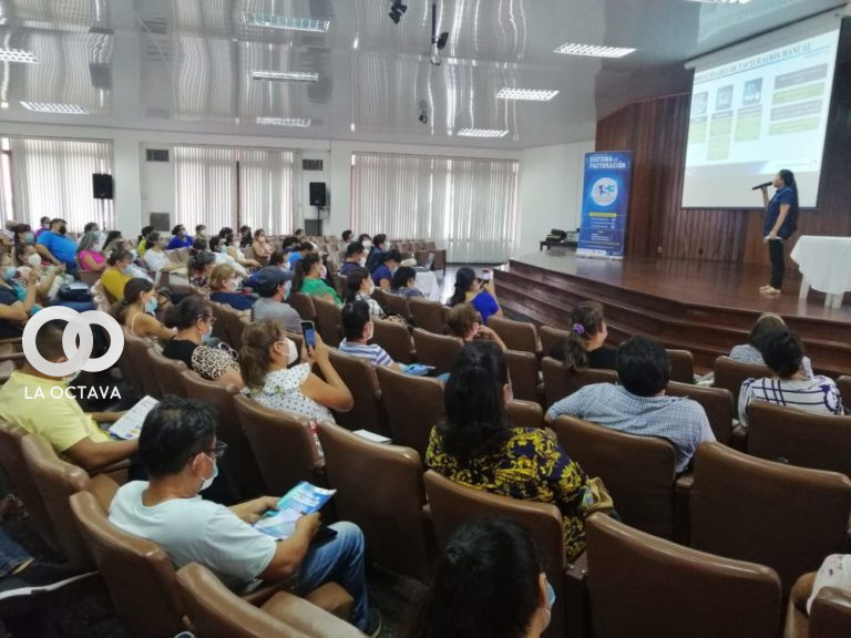 SIN capacitó a colegio de Bioquímica