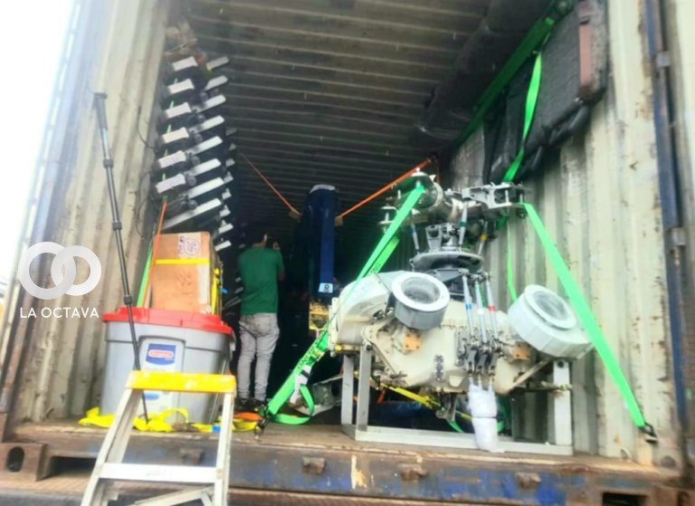 Partes de helicópteros decomisados