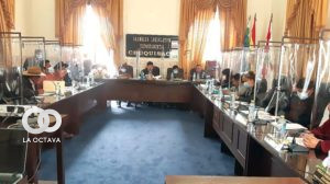 Sesión de la Asamblea Legislativa Departamental sobre el aeropuerto Juana Azurduy.