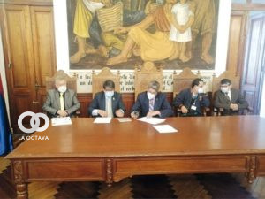 Autoridades de la USFX en conferencia de prensa en el Salón de Rectorado.